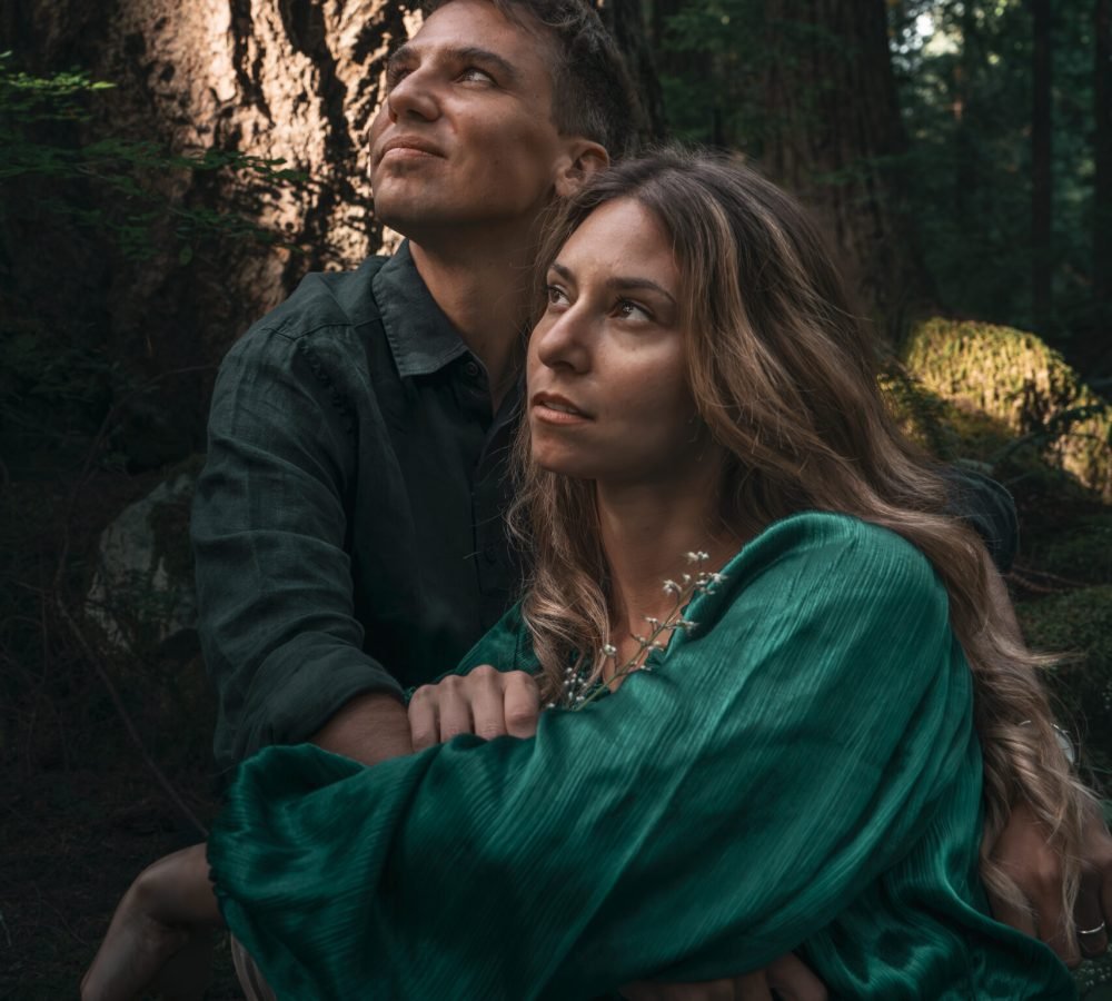 portraits in nature couple professional photoshoot outdoor at sunset